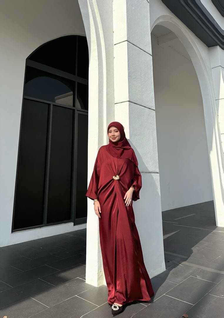 Ruwa Caftan in burgundy satin