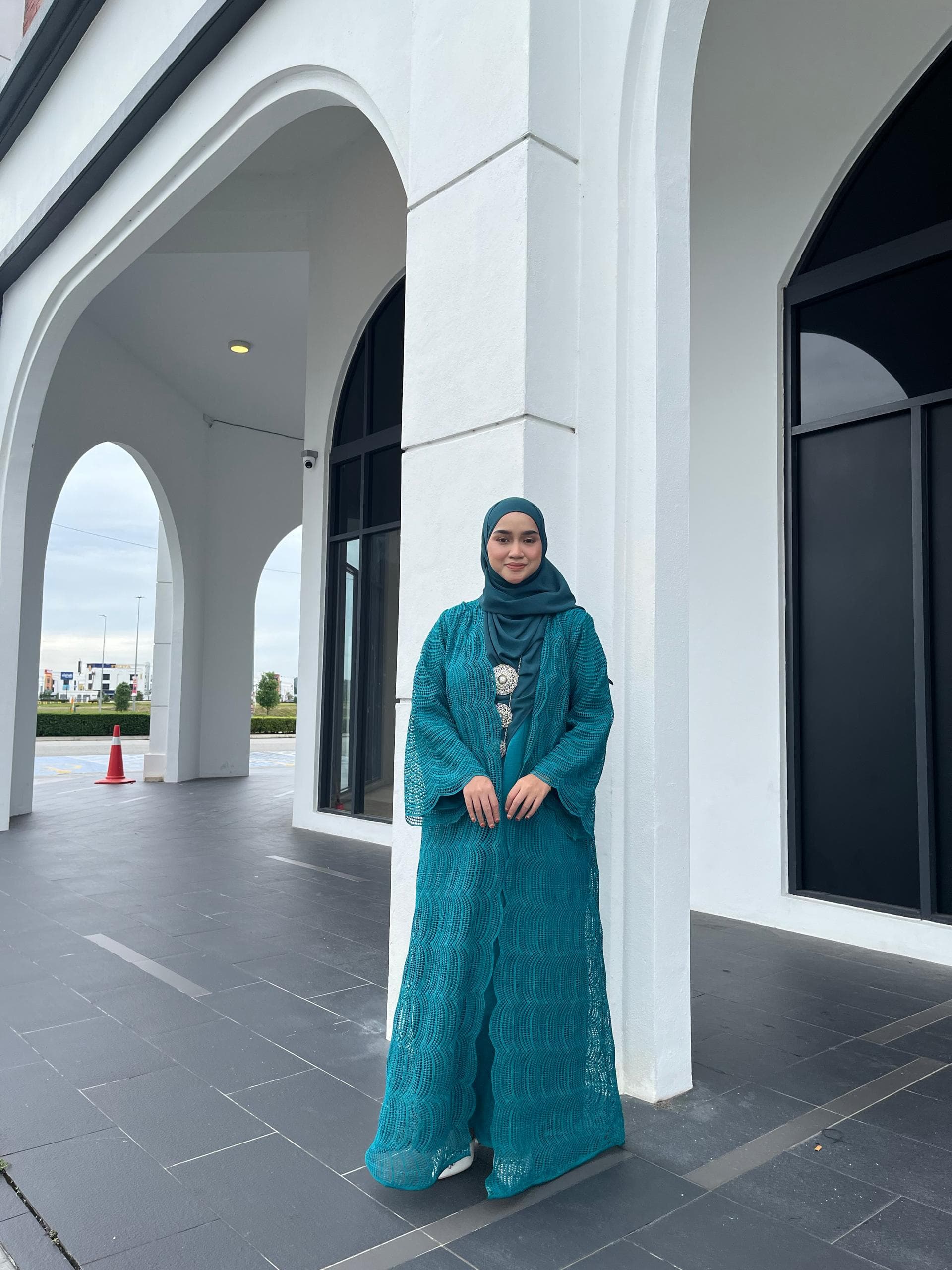 Serra Scallop cardigan abaya in teal green